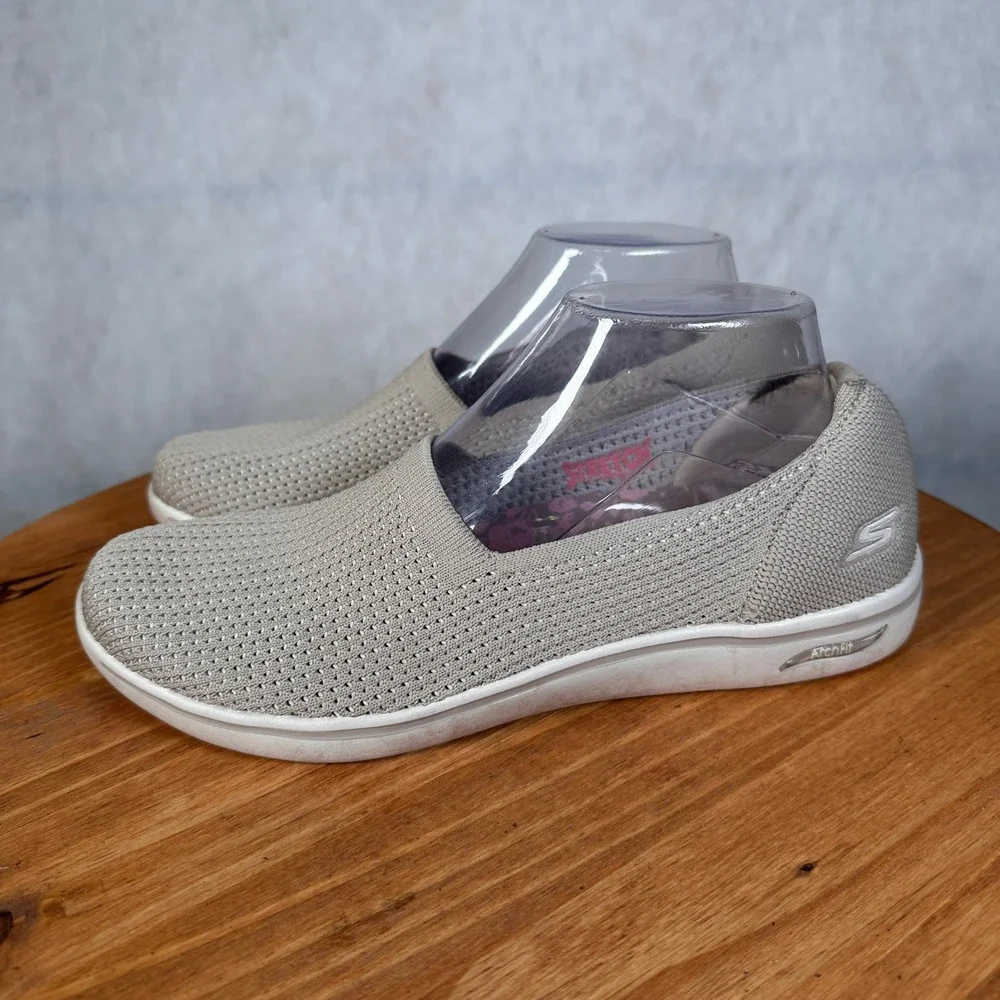 Skechers Arch Fit Slip On Womens 8 Taupe Good Stretch Fit Walking Shoes 136559